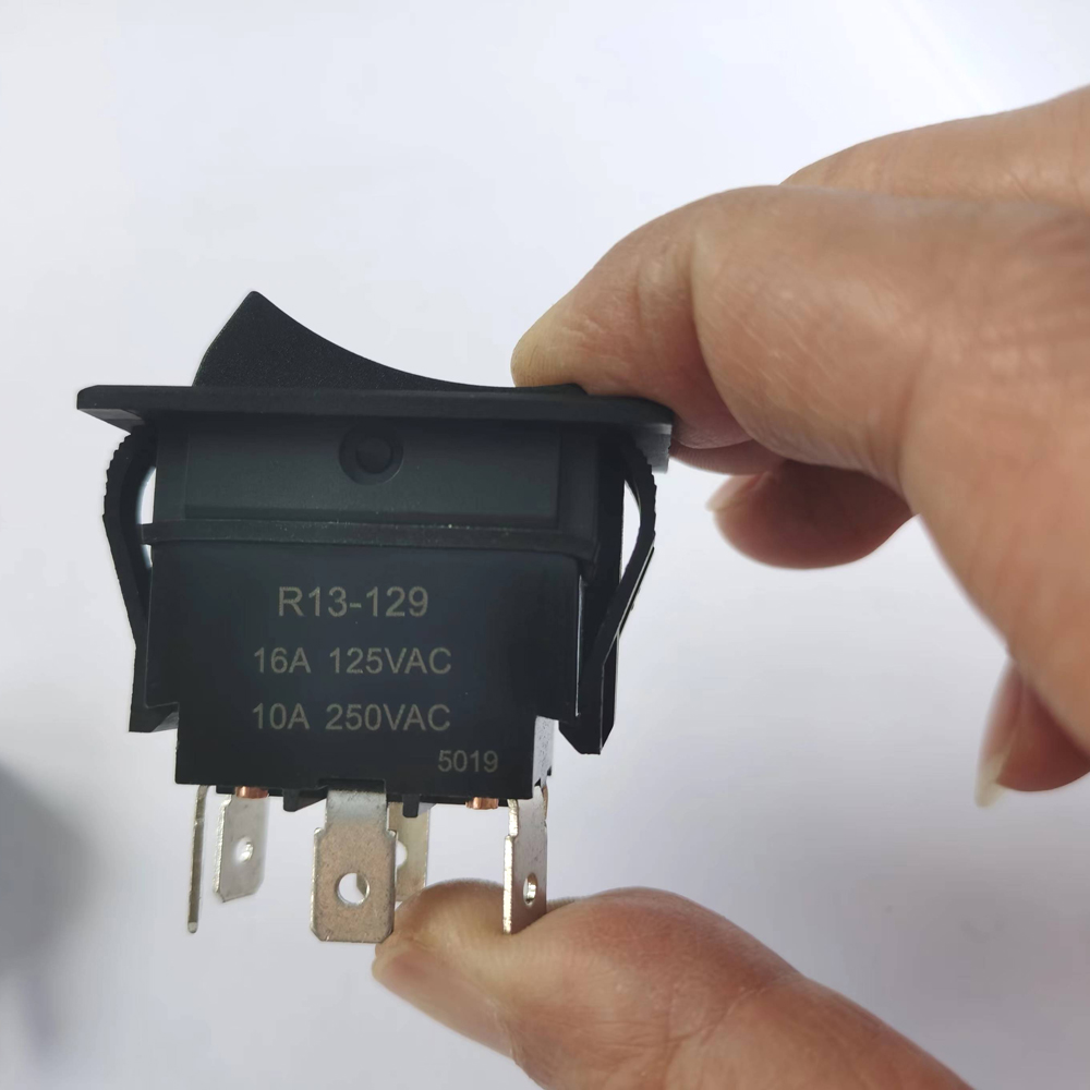 R13-129 4Pin 6Pins 125/250V 16 - مراجعة Power Tools وسعره